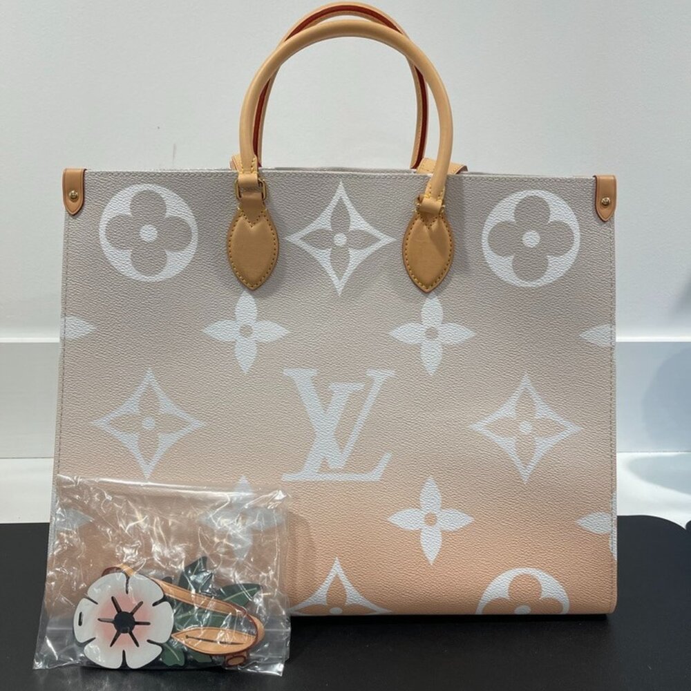 Louis Vuitton Giant Monogram On The Go By the Pool Tote Bag (139572)